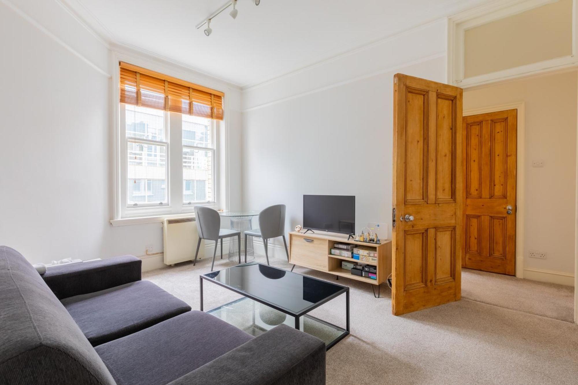 Apartment Incredibly Located 1bd Flat Leicester Square *